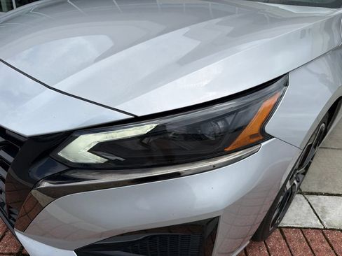 Used 2024 Nissan Altima 2.5 SR FWD image 12