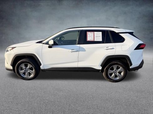 Used 2025 Toyota RAV4 XLE AWD/4WD image 2