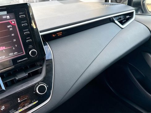 Used 2021 Toyota Corolla LE image 17