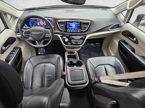 Used 2017 Chrysler Pacifica Touring-L Plus w/ Advanced Safetytec Group image 17