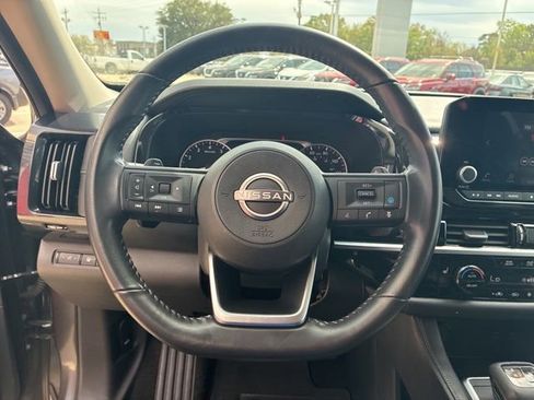 Used 2025 Nissan Pathfinder SV image 22