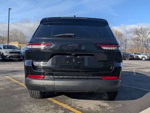 Used 2021 Jeep Grand Cherokee L Laredo image 6