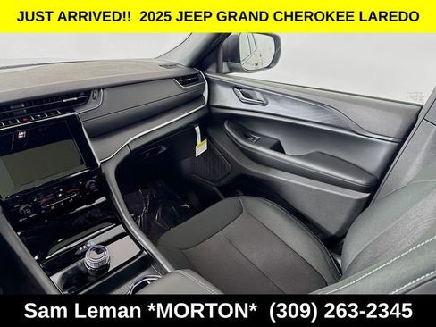 New 2025 Jeep Grand Cherokee Laredo w/ Luxury Tech Group I image 23