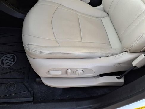 Used 2021 Buick Enclave Essence image 18