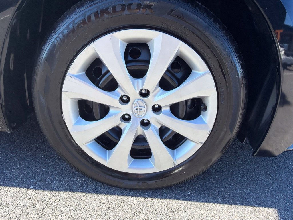 Used 2025 Toyota Corolla LE FWD image 36