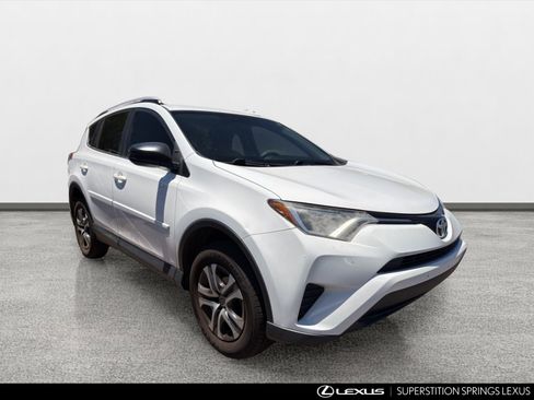 Used 2016 Toyota RAV4 LE FWD image 2