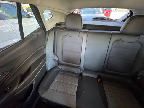 Used 2025 Chevrolet Trax LT FWD image 39