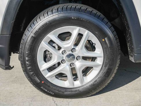 Used 2018 Jeep Compass Sport w/ Tech Group image 11