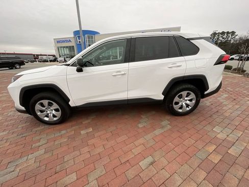 Used 2022 Toyota RAV4 LE FWD image 26