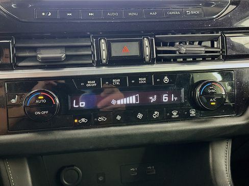 Used 2023 Nissan Pathfinder SL AWD/4WD image 24