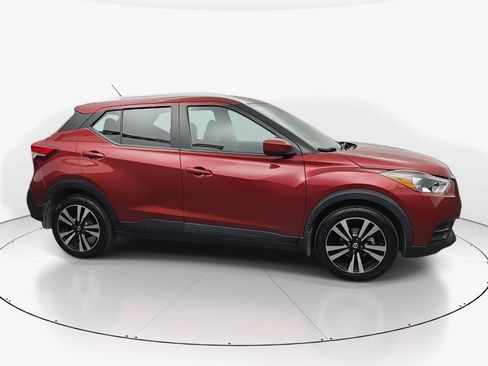Used 2020 Nissan Kicks SV image 8