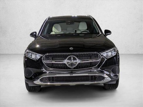 Used 2025 Mercedes-Benz GLC 350e 4MATIC image 2