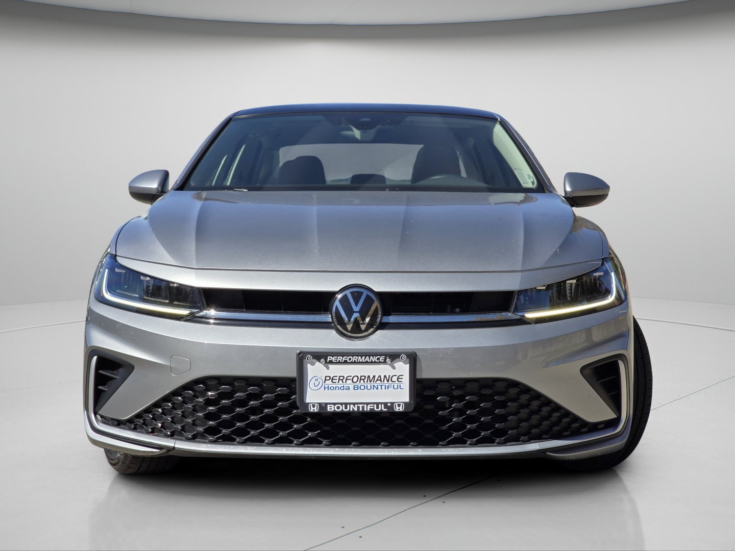Used 2025 Volkswagen Jetta SE FWD image 3