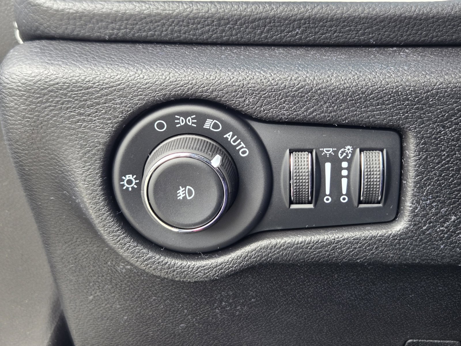 New 2026 Chrysler Pacifica Select AWD/4WD image 20
