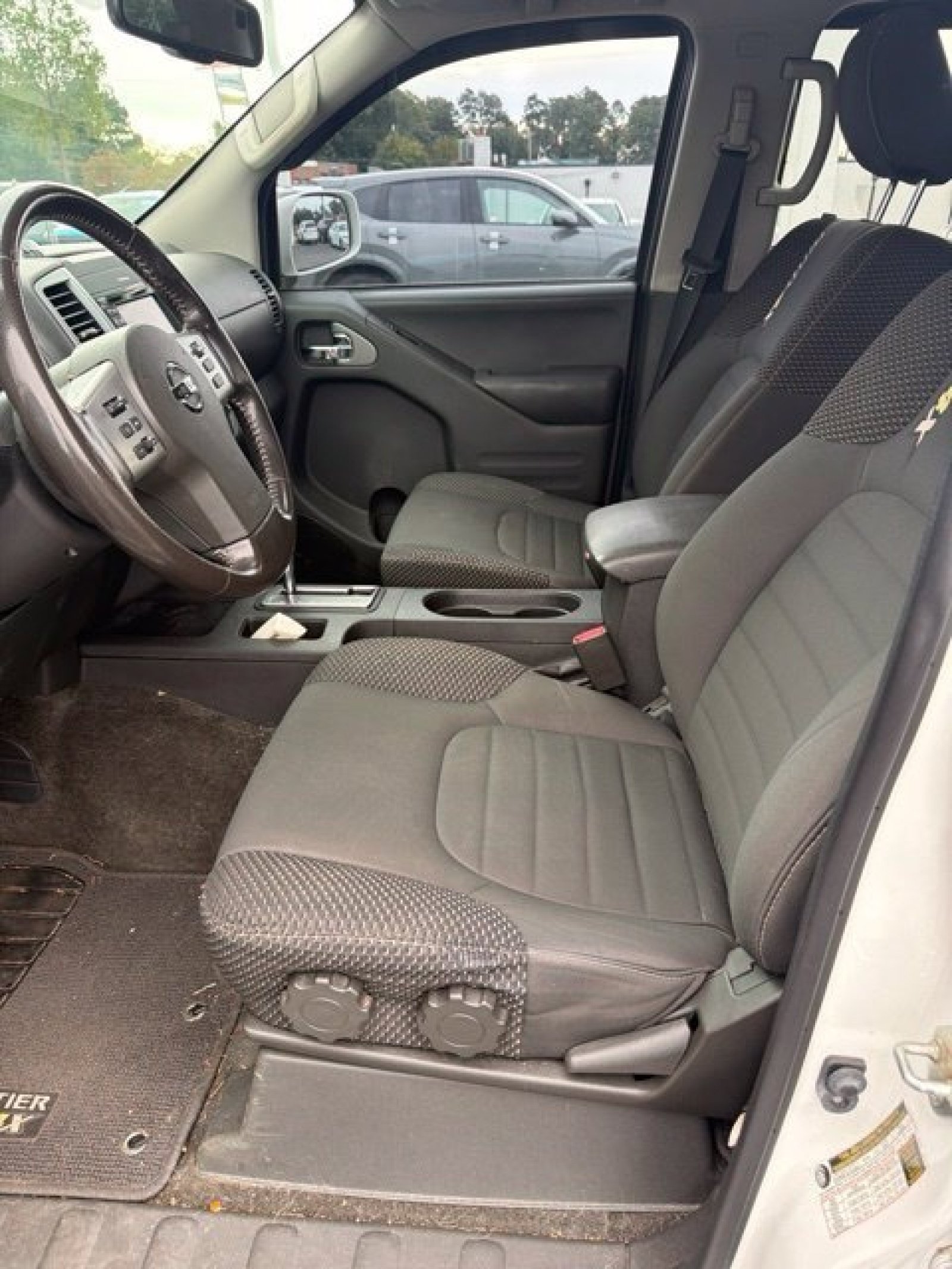 Used 2018 Nissan Frontier PRO-4X AWD/4WD image 9