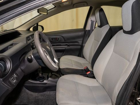 Used 2016 Toyota Prius C One image 9