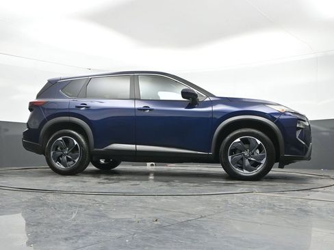 Used 2025 Nissan Rogue SV image 43