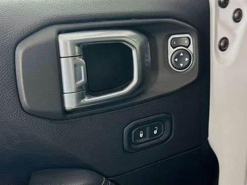 Used 2022 Jeep Wrangler Unlimited Sahara image 17