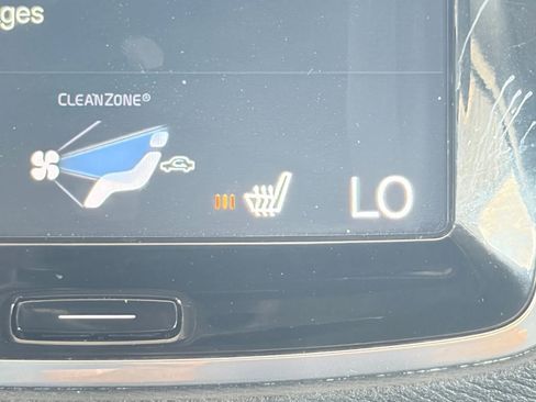 Used 2019 Volvo XC90 T5 Momentum image 25