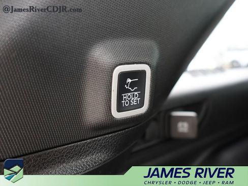 Used 2025 Jeep Grand Cherokee Altitude AWD/4WD image 16