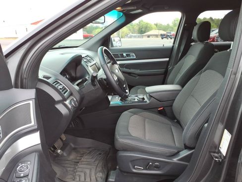 Used 2016 Ford Explorer XLT w/ Equipment Group 201A AWD/4WD image 13
