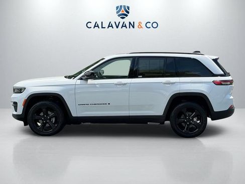 Used 2023 Jeep Grand Cherokee Altitude AWD/4WD image 4