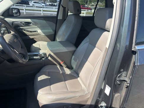 Used 2019 Chevrolet Traverse LT w/ LT Premium Package FWD image 14