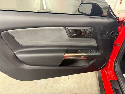 Used 2019 Ford Mustang Shelby GT350 w/ Technology Package image 12