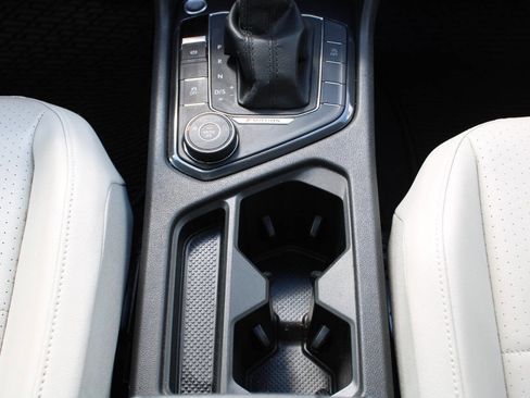 Used 2018 Volkswagen Tiguan SE image 26