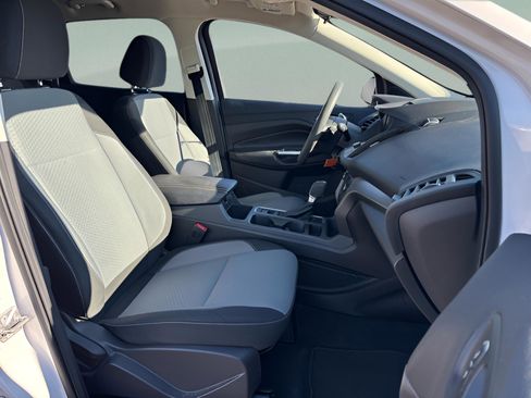 Used 2017 Ford Escape SE w/ Equipment Group 201A image 17