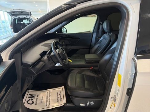 Used 2024 Lincoln Nautilus Reserve w/ Equipment Group 202A image 8