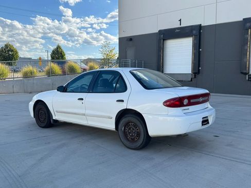 Used 2003 Chevrolet Cavalier Sedan w/ Preferred Equipment Group FWD image 3