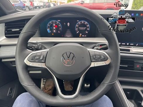 New 2025 Volkswagen Tiguan SE R-Line image 11