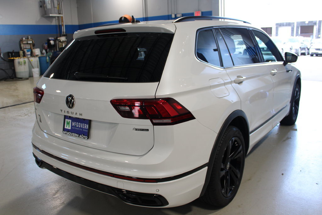 Used 2024 Volkswagen Tiguan SE R-Line AWD/4WD image 28