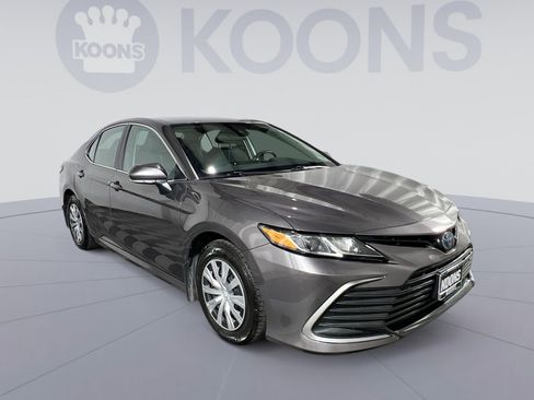 Used 2022 Toyota Camry LE image 10