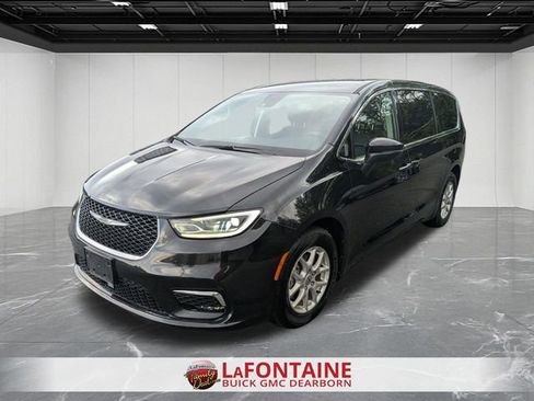 Used 2023 Chrysler Pacifica Touring-L FWD image 1