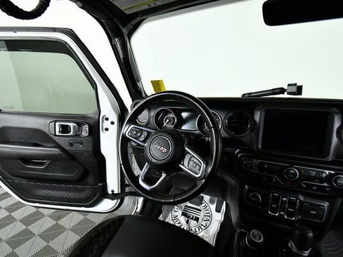 Used 2021 Jeep Gladiator Overland image 19