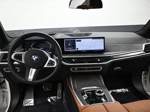 Used 2025 BMW X7 xDrive40i w/ M Sport Package AWD/4WD image 20