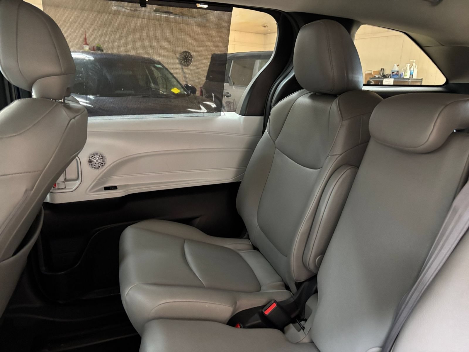 Used 2025 Toyota Sienna XLE FWD image 41