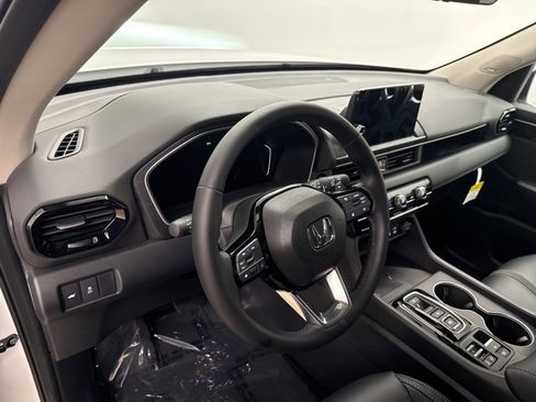 New 2025 Honda Pilot Touring image 17