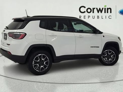 Used 2025 Jeep Compass Trailhawk AWD/4WD image 6