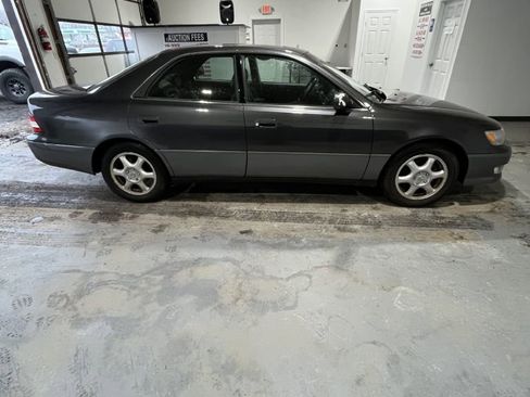 Used 2000 Lexus ES 330 image 2