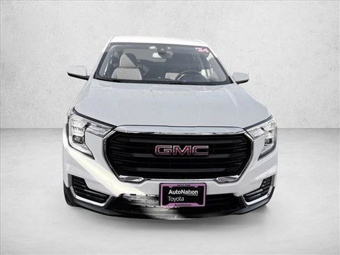 Used 2024 GMC Terrain SLE image 2