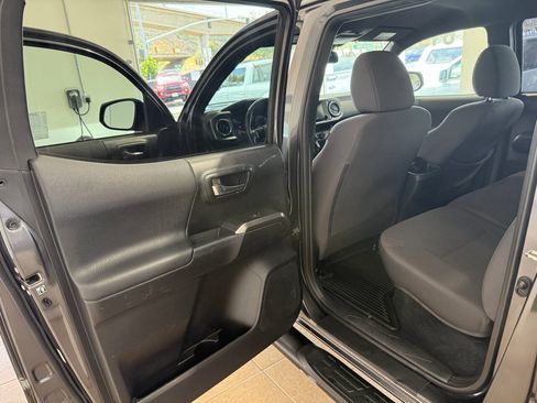 Used 2018 Toyota Tacoma TRD Sport w/ Technology Package AWD/4WD image 27