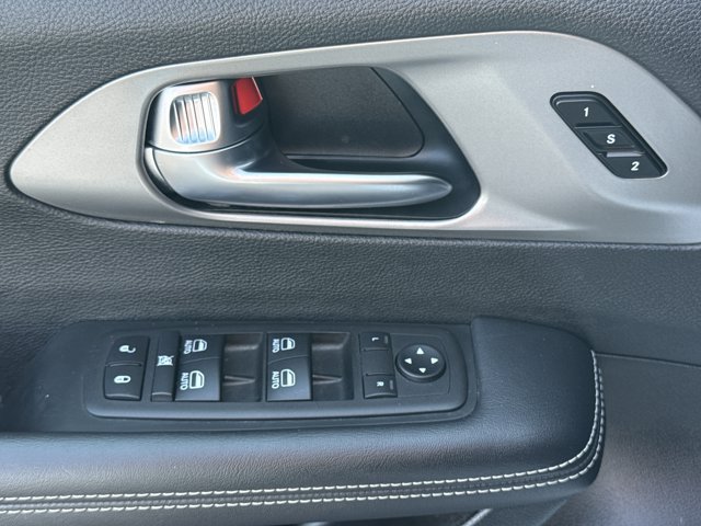 Used 2025 Chrysler Pacifica Select FWD image 15
