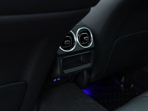 Used 2024 Mercedes-Benz C 300 Sedan image 13