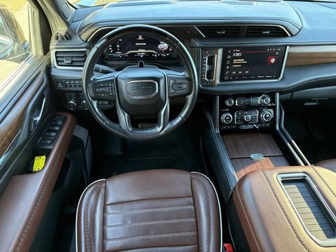 Used 2023 GMC Yukon Denali Ultimate image 16