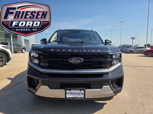 Used 2025 Ford Expedition Max Platinum w/ Driver's Package AWD/4WD image 2