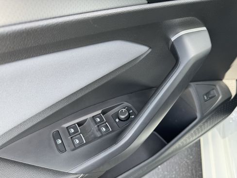 Used 2025 Volkswagen Jetta SE w/ Sunroof Package FWD image 14