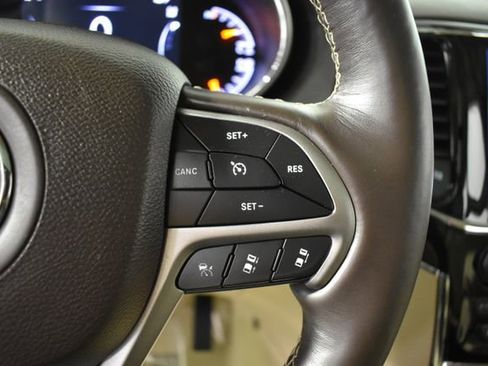 Used 2021 Jeep Grand Cherokee Overland AWD/4WD image 17